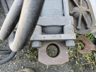 2 x Large Hydraulic Rams 