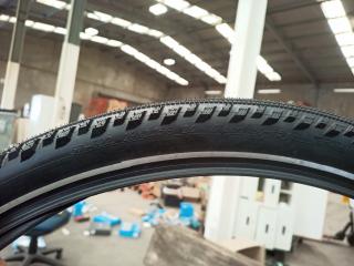 4 Shwalbe Hurricane 57-622 29x2.25 Tyres