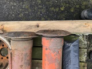 2 x Hiab Hydraulic Jacks