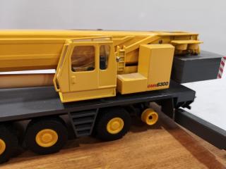 Die-cast Scale Model Crane Truck