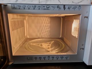 Whirlpool 25L 700W Microwave Oven