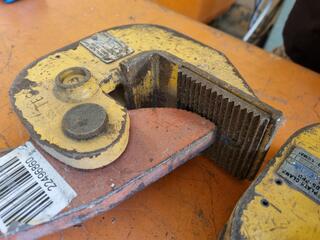 Pair of Horizontal Plate Clamps, 3200kg Capacity