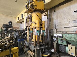 Very Large Hydraulic Press Assembly