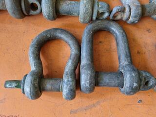 7x Assorted Bow & D-Shackles
