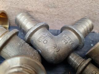 Assorted Brass Pipe Connectors, 32mm & 25mm Sizes