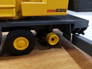 Die-cast Scale Model Crane Truck