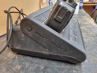 6x Motorola DF3601 2-Way Radios w/ Charger, All Failty Batteries