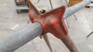 Ridged Chain Vice Stand