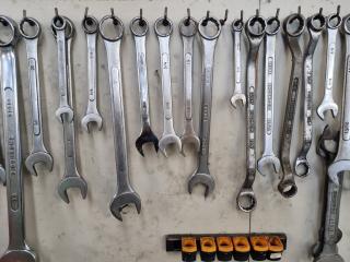 Large Selection of Spanners 