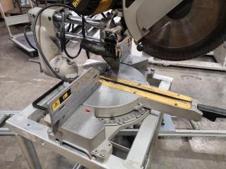 DeWalt 305mm Sliding Compound Mitre Saw