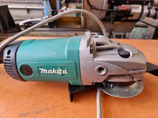 Makita Corded 230mm Angle Grinder M908