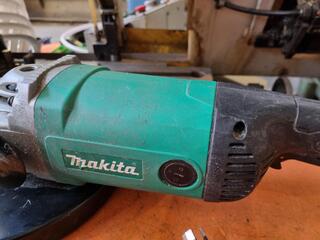Makita Corded 230mm Angle Grinder M908