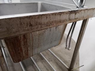 Stainless Steel Bench Table / Built-in Sink