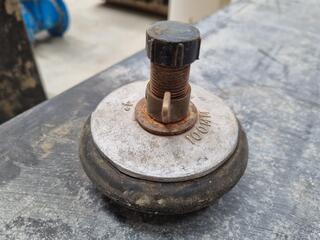 8x Assorted Aluminium Drain Test Plugs