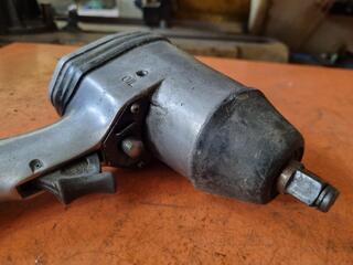 2x Air Impact Wrenches