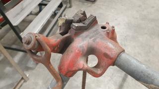 Ridged Chain Vice Stand