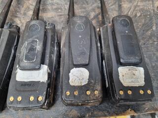 6x Motorola DF3601 2-Way Radios w/ Charger, All Failty Batteries