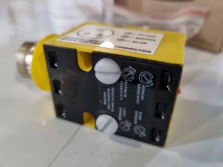 Banner Value-Beam Photoelectric Diffuse Sensor