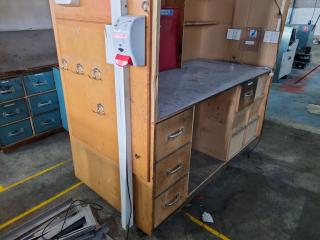 Enclosed Workbench Workstation