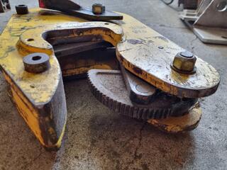 4.5-Ton NK Series Automatic Plate Clamp by Tractel