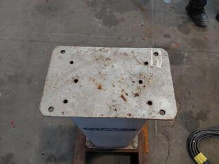 Linshall Pedestal on Metal Frame 