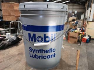 Mobil SHC 630 Synthetic Bearing & Gear Oil, 18.9L Bucket