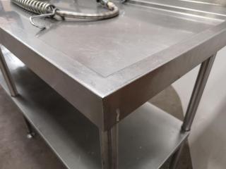 Stainless Steel Bench Table / Built-in Sink