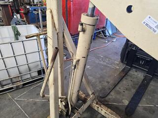 Hamilton Engine Crane