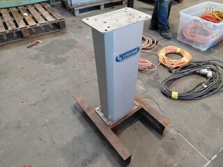 Linshall Pedestal on Metal Frame 