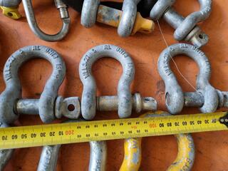 22x Assorted Bow & D Shackles