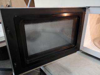 Living & Co 900W Microwave Oven