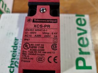 3x Schneider Electric Telemechanique Safety Switches XCS PR552