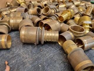 Assorted Brass Pipe Connectors, 32mm & 25mm Sizes