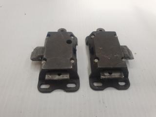 2 x MD500 Door Latchblocks