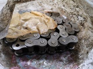 9x Assorted Lengths of Roller Chain