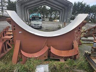 6 x Curved Stands 