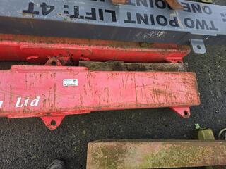 2 x Red Spreader Bars