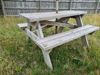 Wood Picknick Table w/ Canvas Shade Umbrella