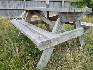 Wood Picknick Table w/ Canvas Shade Umbrella