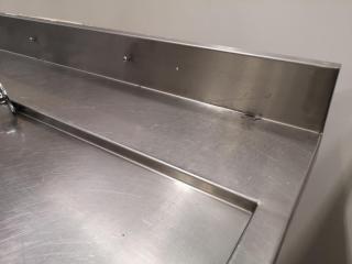 Stainless Steel Bench Table / Built-in Sink