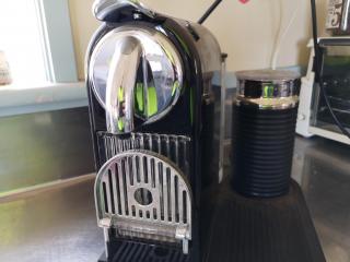 Delonghi Citiz & Milk Benchtop Nespresso Coffee Machine