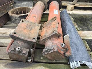 2 x Hiab Hydraulic Jacks