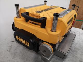 DeWalt 330mm Portable Thicknesser Planer DW735-xe