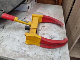 Wildcat Anti-Theft Tyre Wheel Clamp
