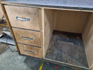 Enclosed Workbench Workstation
