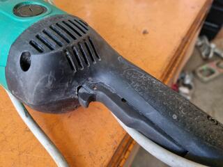 Makita Corded 230mm Angle Grinder M908