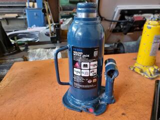 2x Bottle Jacks